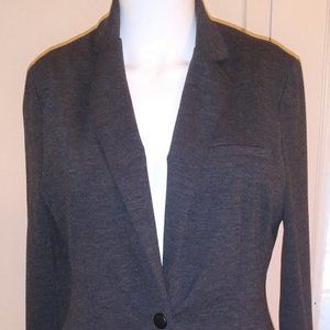 gray long-sleeved blazer